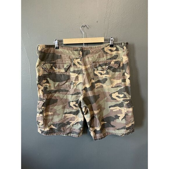 Levis Mens Green Camo Cargo Shorts Size 42 - Picture 2 of 4